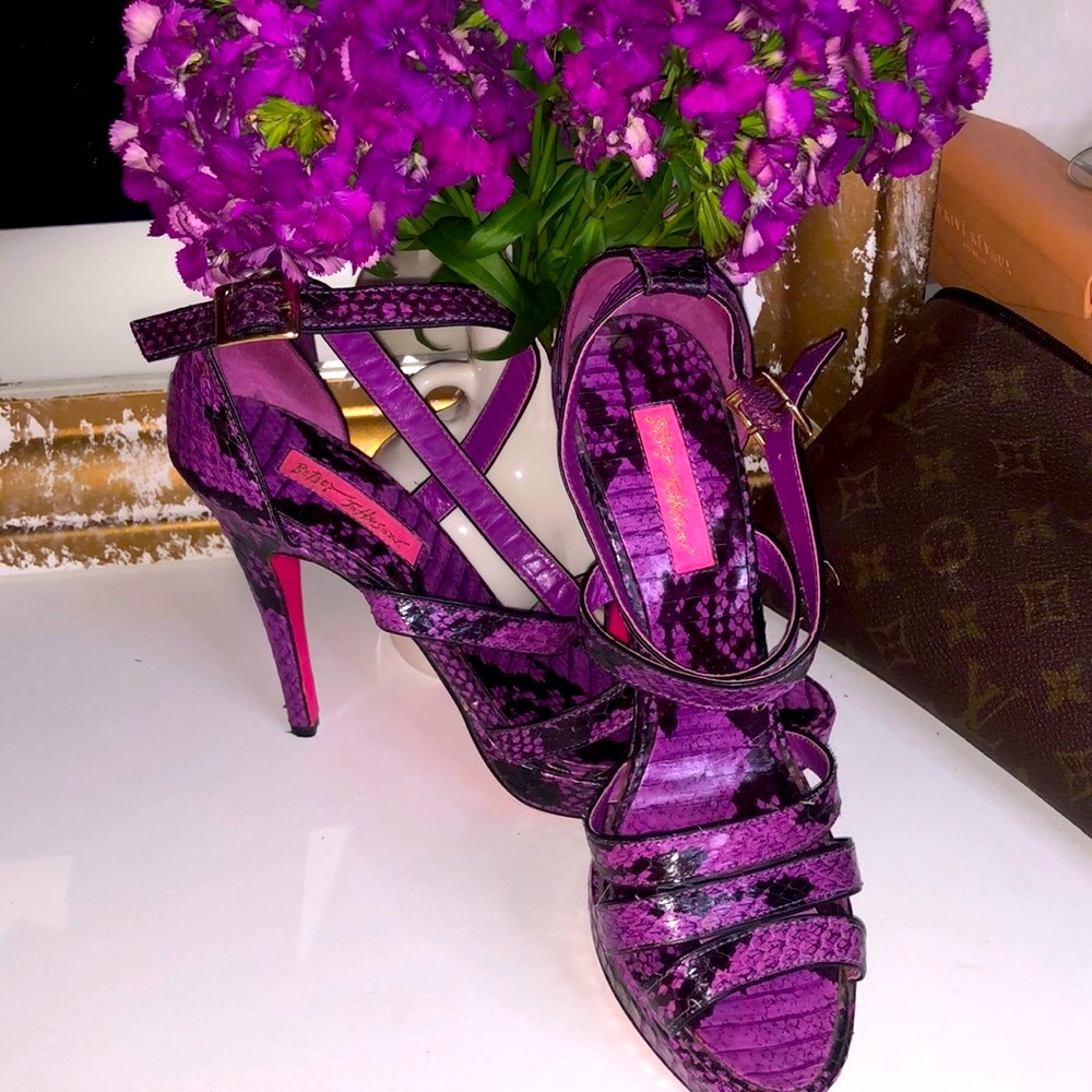Betsey Johnson Purple Snake Print Heels sz.7.5